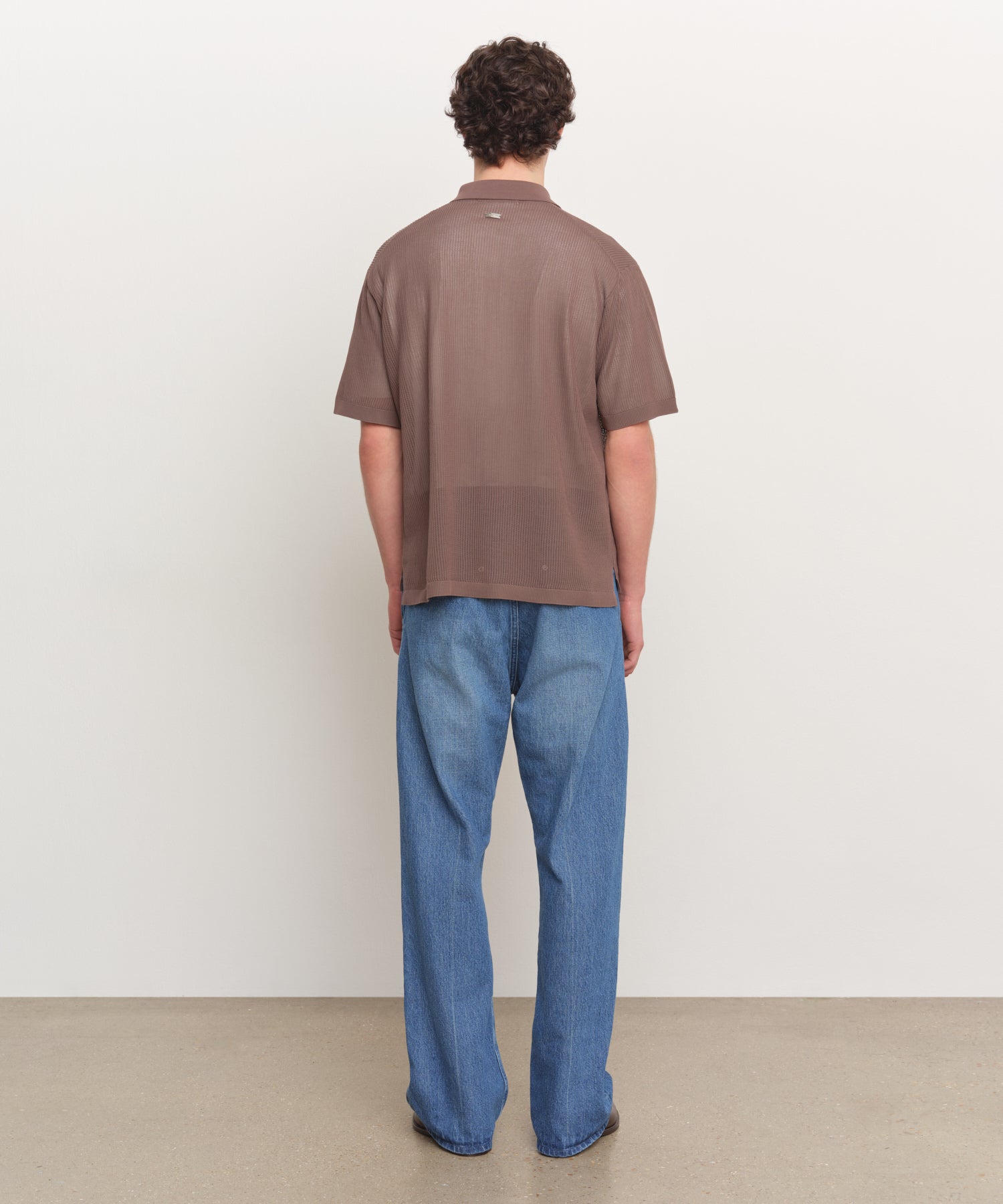The model is 185 cm tall and is wearing a size 3 in MOCHA.