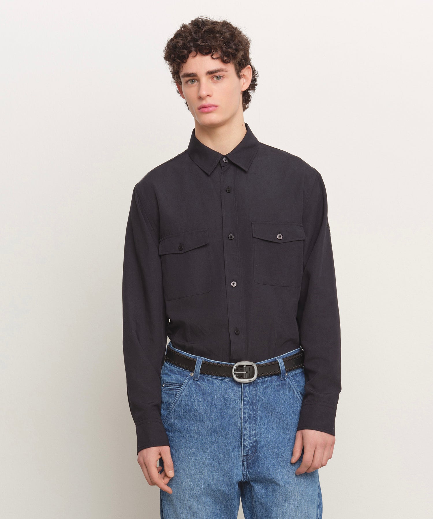 The model is 185 cm tall and is wearing a free size in BLACK.
