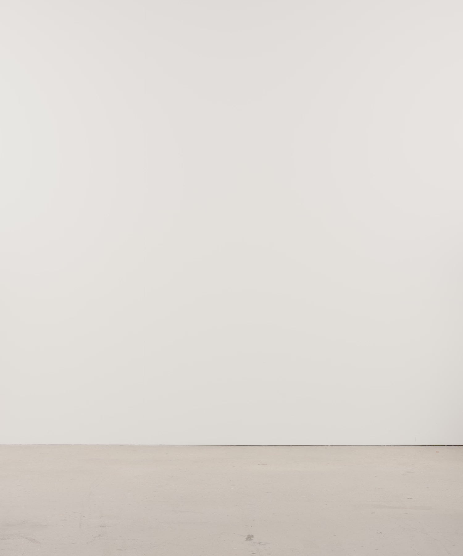 The model is 177 cm tall and is wearing a size 2 in Black.