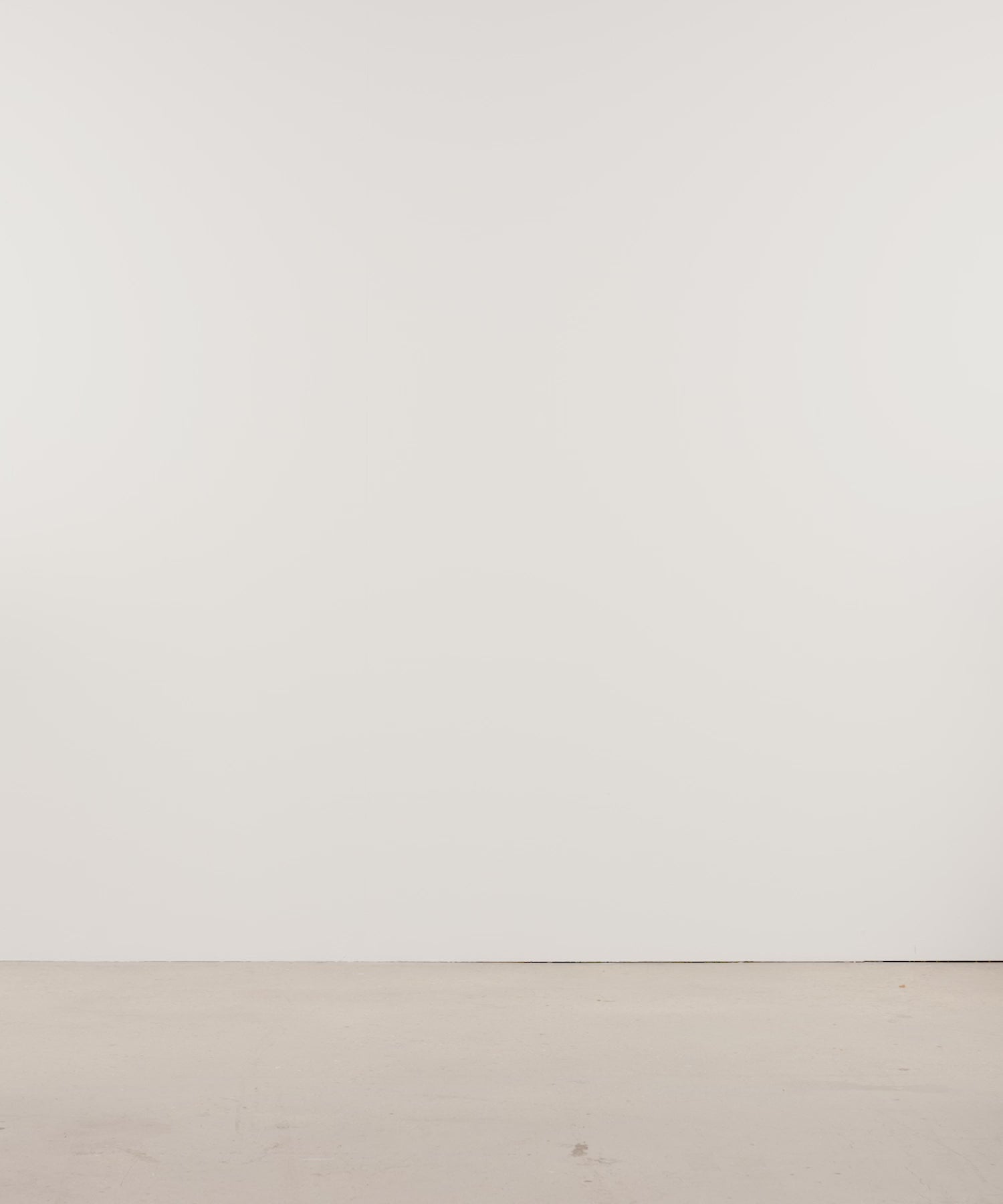 The model is 189 cm tall and is wearing a size 3 in Black.